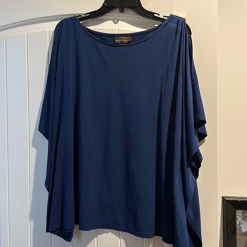 Blouse with open sleeves